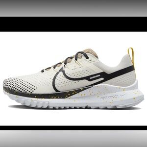 Level SS/New - Nike React Pegasus Trail 4 Low Pale Ivory Khaki - DJ6158-100 new